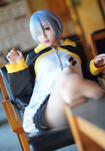 年轻的女教师免费观看_4K影视在线观看